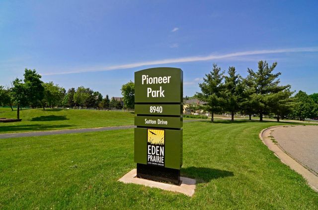 10002 Gentian Drive, Eden Prairie, MN 55347