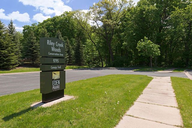 10002 Gentian Drive, Eden Prairie, MN 55347