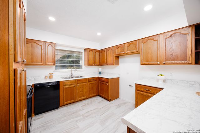 103 Madrid, Universal City, TX 78148