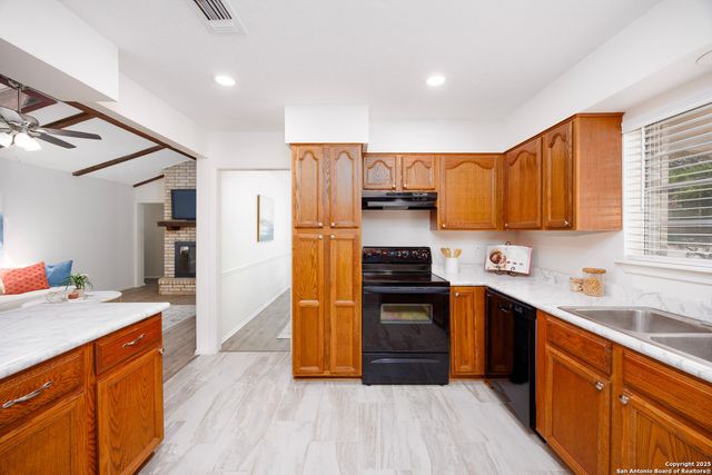 103 Madrid, Universal City, TX 78148