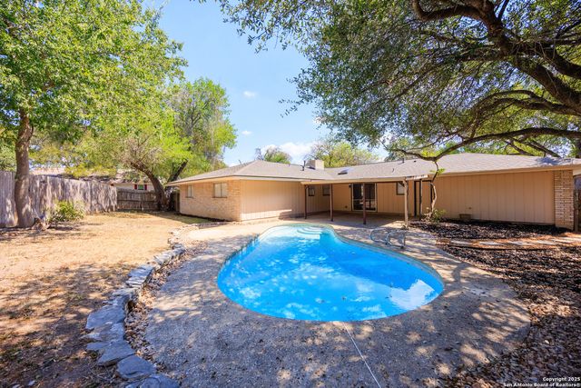 103 Madrid, Universal City, TX 78148
