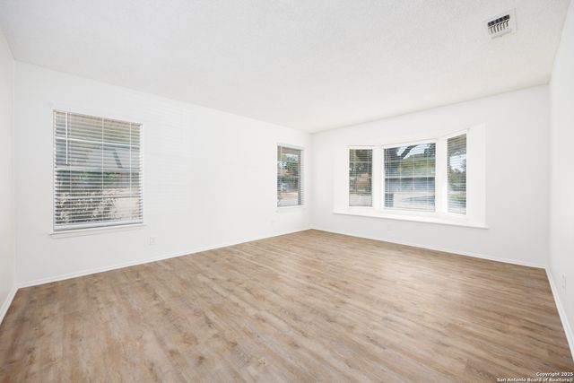 103 Madrid, Universal City, TX 78148
