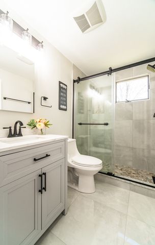 945 Santuit Newtown Rd, Barnstable, MA 02648
