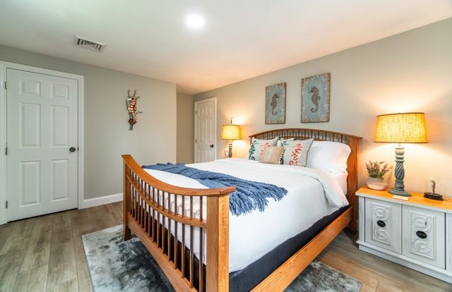 945 Santuit Newtown Rd, Barnstable, MA 02648