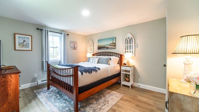 945 Santuit Newtown Rd, Barnstable, MA 02648