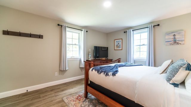 945 Santuit Newtown Rd, Barnstable, MA 02648