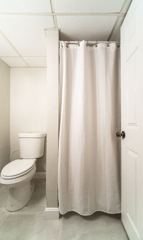 945 Santuit Newtown Rd, Barnstable, MA 02648