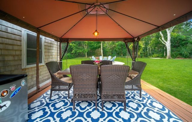 945 Santuit Newtown Rd, Barnstable, MA 02648