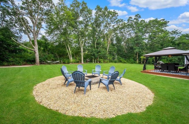 945 Santuit Newtown Rd, Barnstable, MA 02648