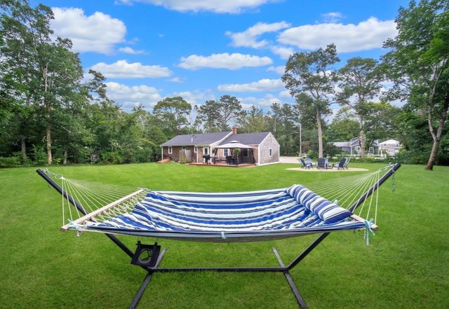 945 Santuit Newtown Rd, Barnstable, MA 02648