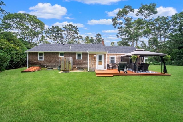 945 Santuit Newtown Rd, Barnstable, MA 02648