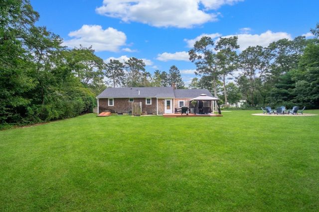 945 Santuit Newtown Rd, Barnstable, MA 02648