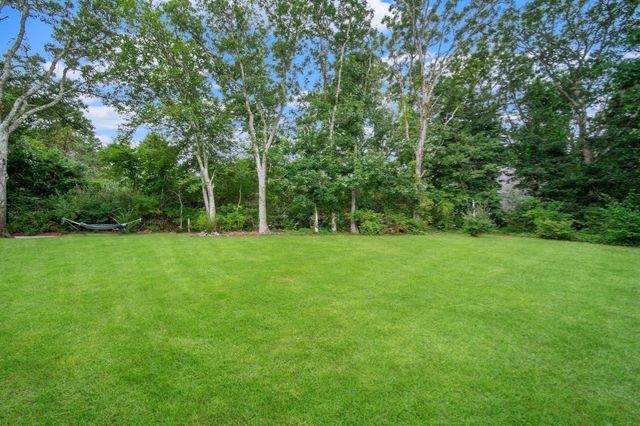 945 Santuit Newtown Rd, Barnstable, MA 02648