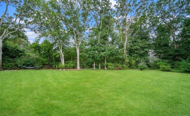 945 Santuit Newtown Rd, Barnstable, MA 02648