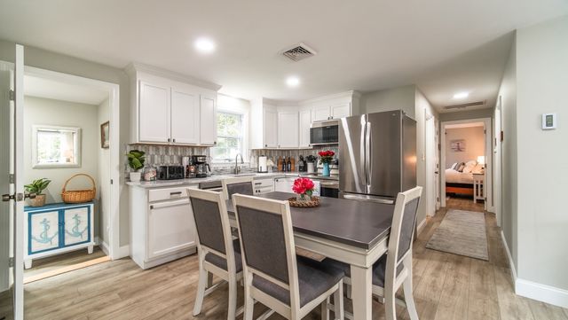 945 Santuit Newtown Rd, Barnstable, MA 02648
