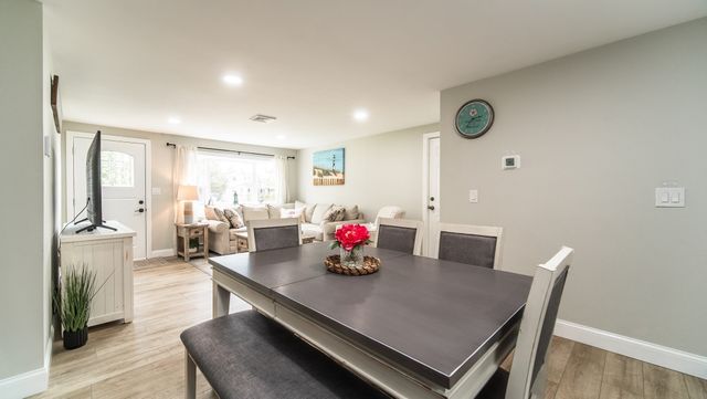 945 Santuit Newtown Rd, Barnstable, MA 02648