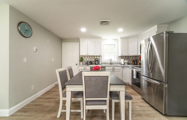 945 Santuit Newtown Rd, Barnstable, MA 02648