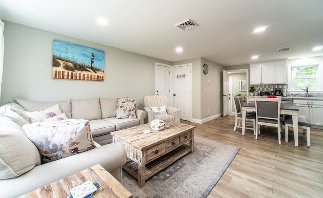945 Santuit Newtown Rd, Barnstable, MA 02648