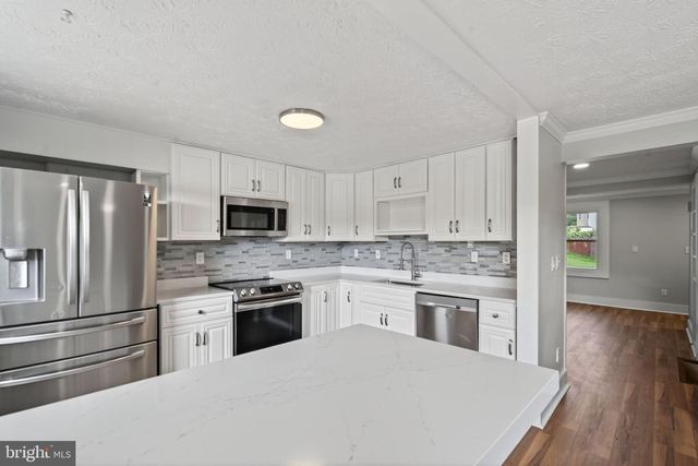 8336 CLAREMONT WOODS DR, Alexandria, VA 22309