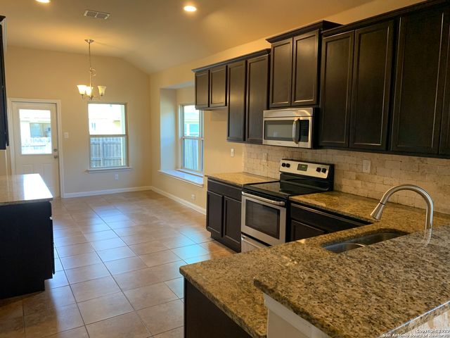 3511 DUNLAP FLDS, Converse, TX 78109