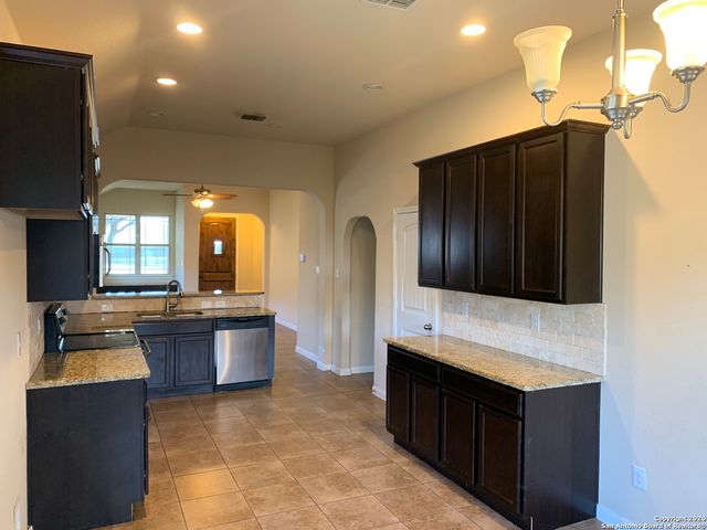 3511 DUNLAP FLDS, Converse, TX 78109