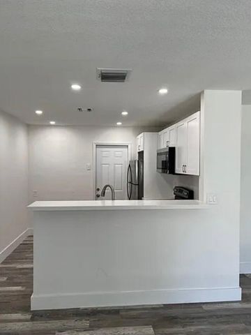 2034 Taylor Street, Hollywood, FL 33020