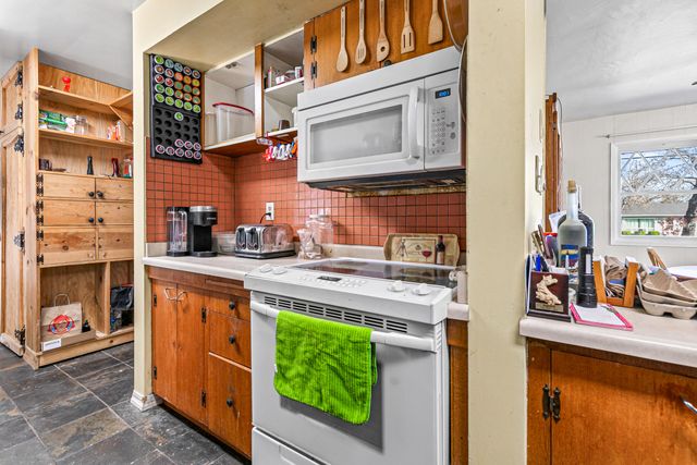 3200 Hanley Road, Central Point, OR 97502