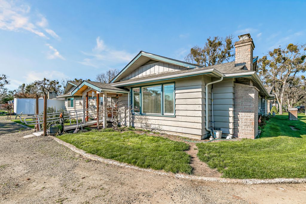 3200 Hanley Road, Central Point, OR 97502