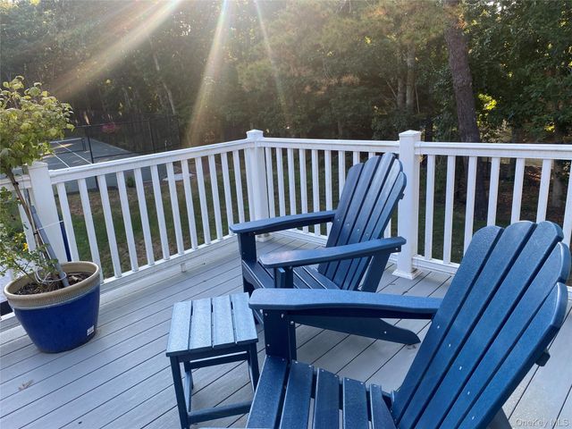 27 Deer Path, Quogue, NY 11959