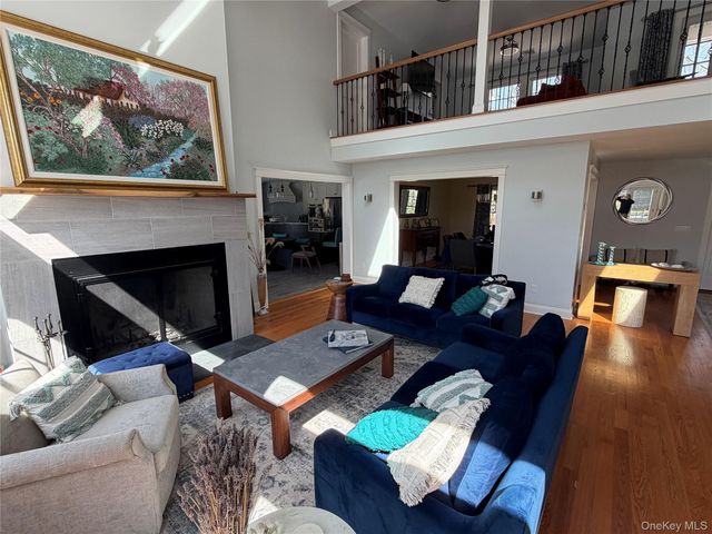 27 Deer Path, Quogue, NY 11959