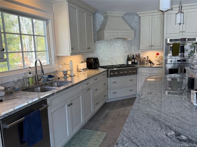 27 Deer Path, Quogue, NY 11959