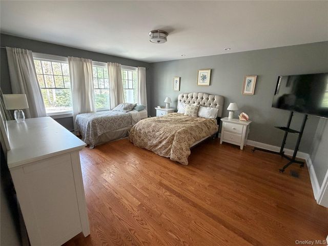 27 Deer Path, Quogue, NY 11959