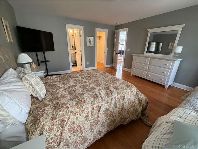 27 Deer Path, Quogue, NY 11959