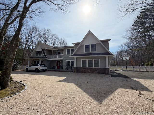 27 Deer Path, Quogue, NY 11959