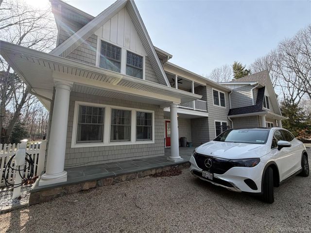 27 Deer Path, Quogue, NY 11959