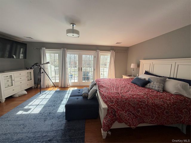 27 Deer Path, Quogue, NY 11959