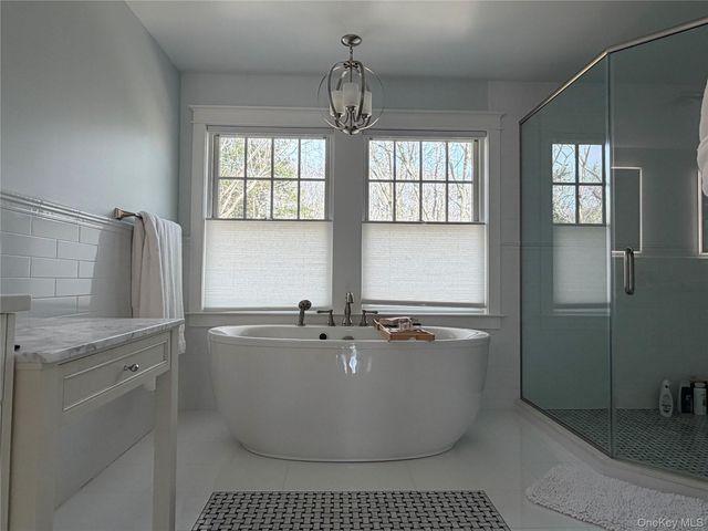 27 Deer Path, Quogue, NY 11959