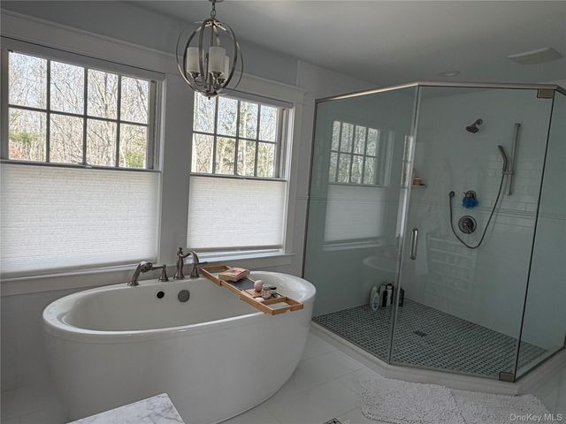 27 Deer Path, Quogue, NY 11959