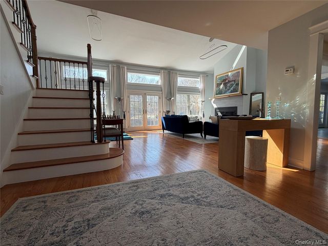 27 Deer Path, Quogue, NY 11959