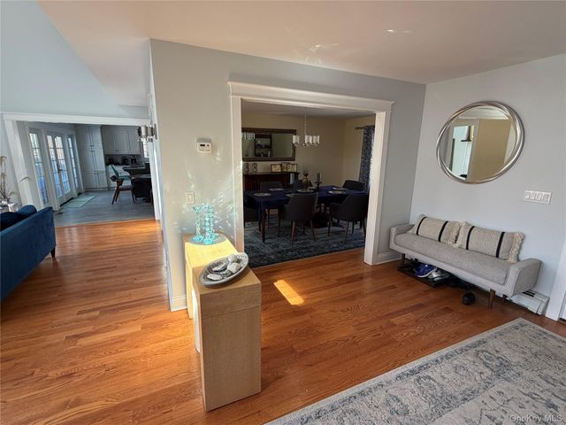 27 Deer Path, Quogue, NY 11959