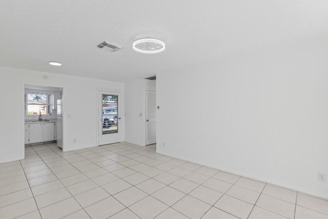 2727 Dudley Drive W G, West Palm Beach, FL 33415