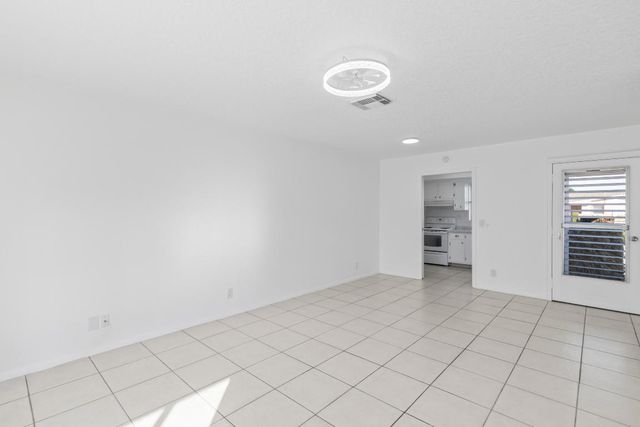 2727 Dudley Drive W G, West Palm Beach, FL 33415