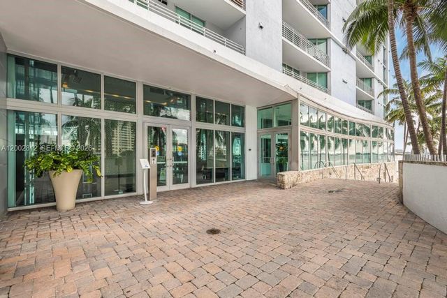 335 S Biscayne Blvd LPH-02, Miami, FL 33131