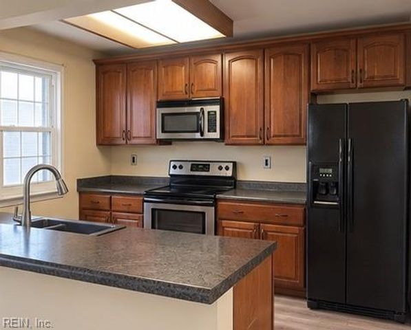 208 Henwick CT, Chesapeake, VA 23320