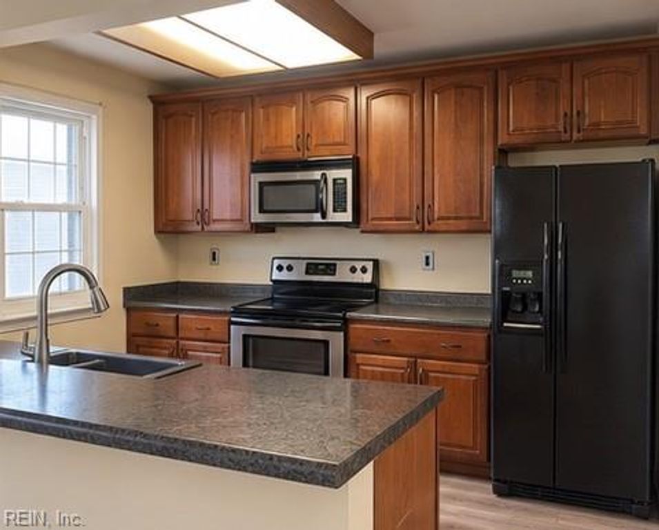 208 Henwick CT, Chesapeake, VA 23320