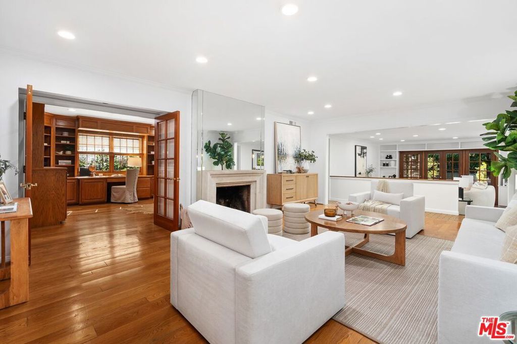 159 Granville Avenue, Los Angeles, CA 90049