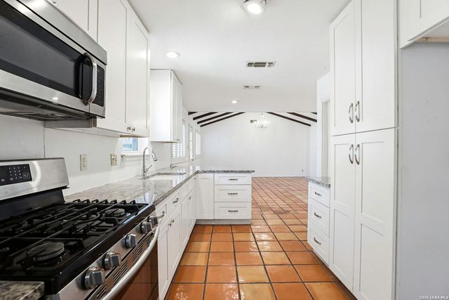 6118 FOREST VIEW ST, San Antonio, TX 78240