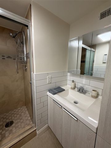 2791 N Pine Island Road 302, Sunrise, FL 33322