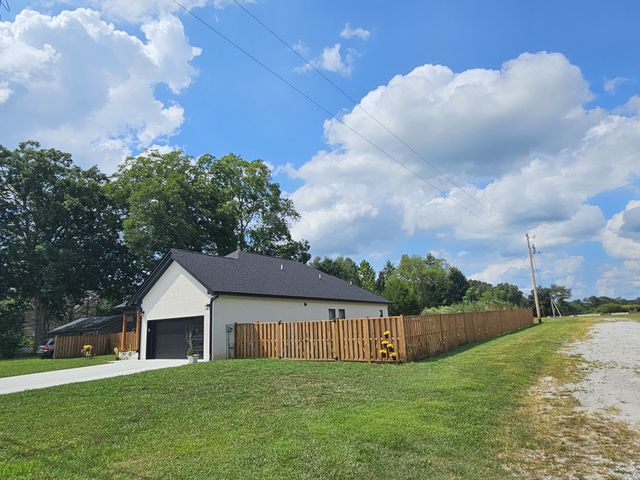 775 Ragsdale Rd, Manchester, TN 37355