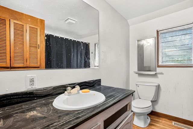 109 W Cline Street, Aurora, MO 65605